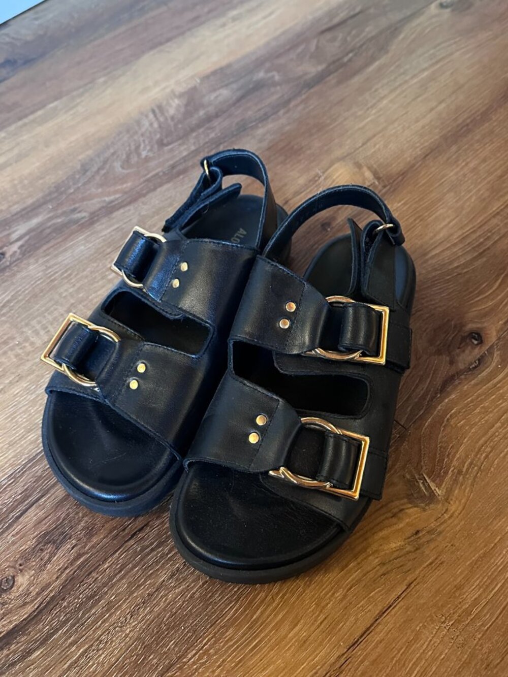 Alohas Maui Black Leather Sandal - Picture 2 of 3